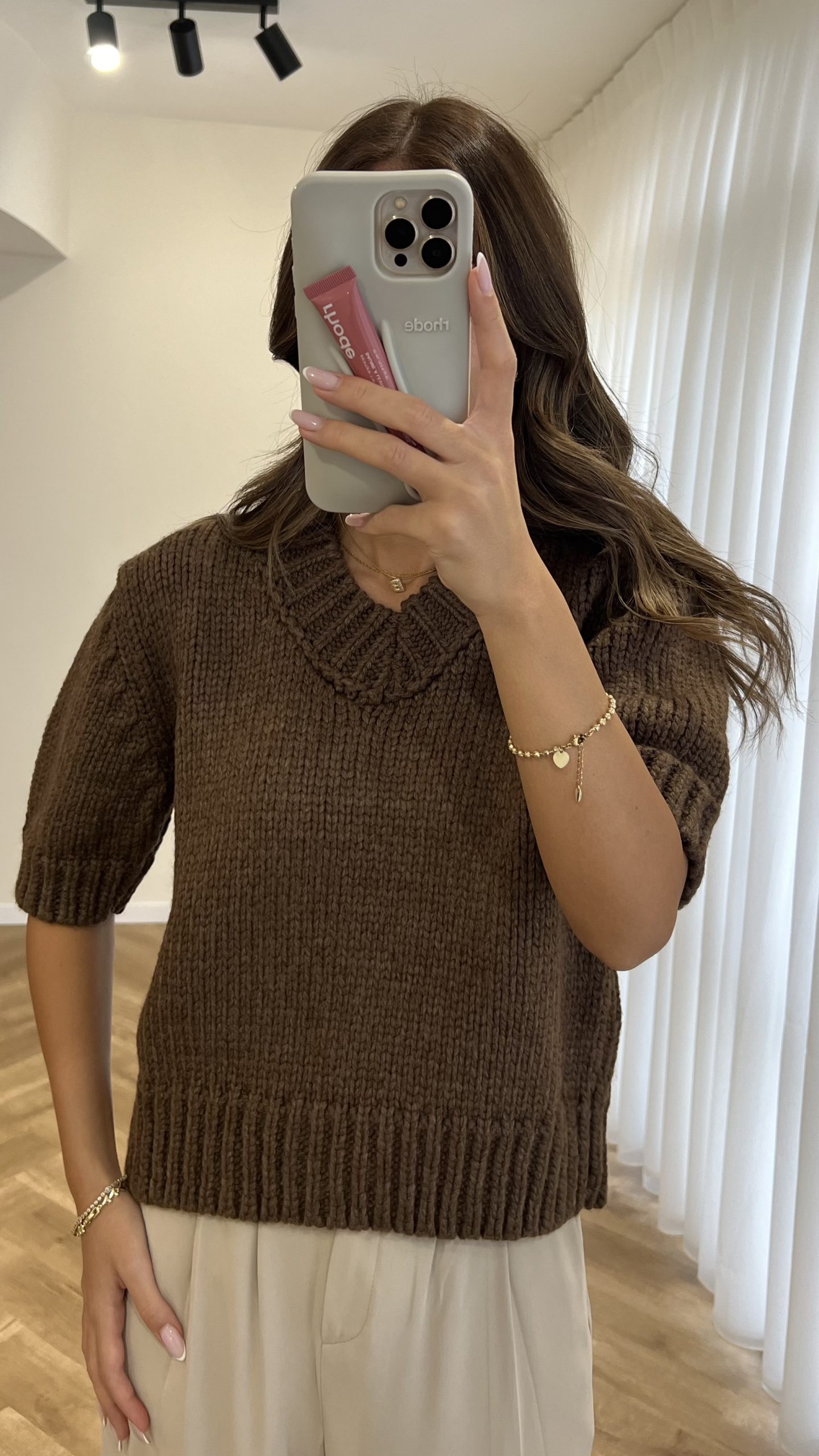 IMG_5175 V-Neck Short Sleeve Knitwear Sweater - الصورة 1
