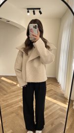 ⁦Beige Jacket⁩ - الصورة ⁦2⁩